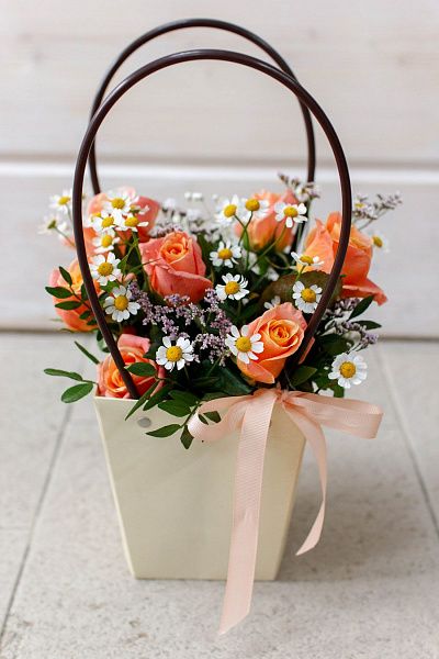 Подарочные корзины цветов Минск - цены, купить подарочные корзины с цветами